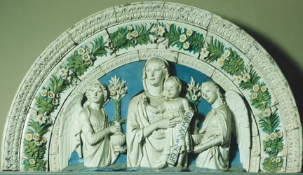 Madonna and Child, de Luca della Robbia (cerca de 1400-1482), luneta de barro esmaltado