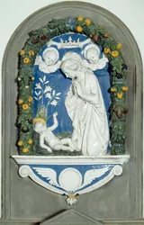 A Virgem Adorando a Criança Alto Alívio por Luca della Robbia (1400-1482) Santuário do século XV de Verna, Itália