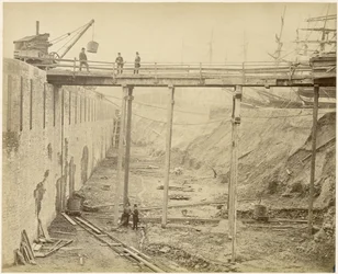 Construção da bacia expandida do Limehouse Basin, Londres, Maio de 1869