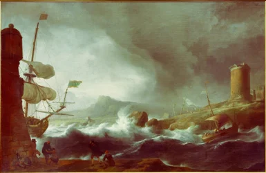 Mar tempestuoso na costa montanhosa