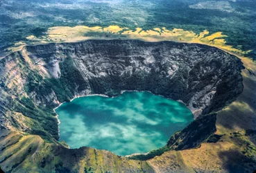 Lago da cratera do vulcão Coseguina no noroeste da Nicarágua