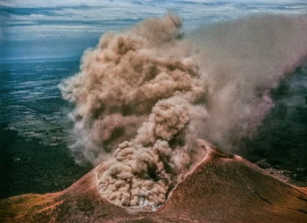 Vulcão Momotombo na Nicarágua