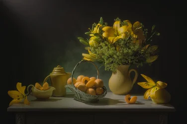 Lírios dourados e alperces