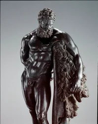 Arte grega: «Héracles em repouso», pormenor. Escultura de bronze de Lísipo de Sicião (395-305 a.C.), século IV a.C. Proveniente do santuário de Hércules Curino, Sulmona. Museu Arqueológico Nacional, Chieti, Itália
