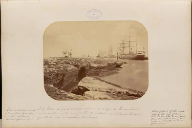 Estudo da parte do lado interior do recife de Pernambuco immediatamente em frente da cidade mostrando bloques que tendo sido solapados tombarāo