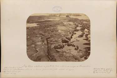 Estudo detalhado de parte do lado interior do recife de Pernambuco mostrando as bacias formadas pela aecāo dagua