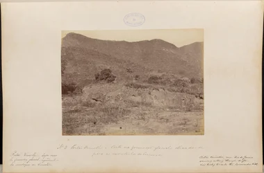 Portão Vermelho. Corte na forma cąō glacial olhando - se para as montanhas do Corcovado