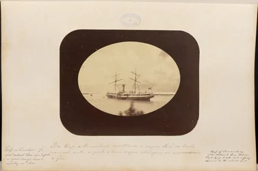 Recife de Pernambuco mostrando o vapor Pará da linha nacional dentro do parto e hum vapor estrangeiro no ancoradouro de fora