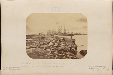 Vista de parte de la du interior do recife de Pernambuco mostrando detalhes da superficie du mesmo