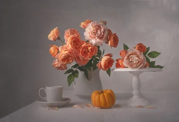 Natureza morta com rosas de outono