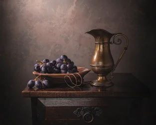 Uvas clássicas e jarro