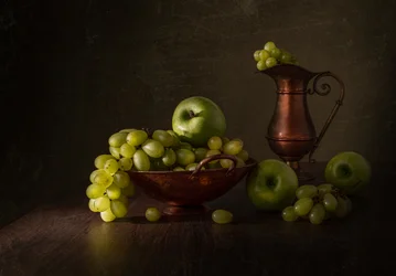 Natureza morta com uvas verdes e cobre