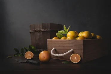 Natureza morta rústica com laranjas