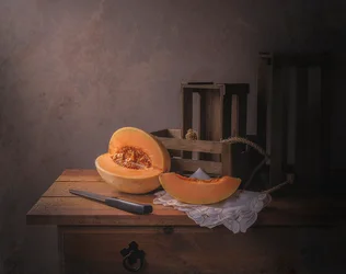 Natureza morta com melão cantalupo quente