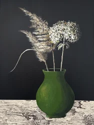 Vaso verde com hortênsias da pampa