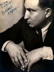 Retrato do pintor futurista Fortunato Depero tirado em 8 de março