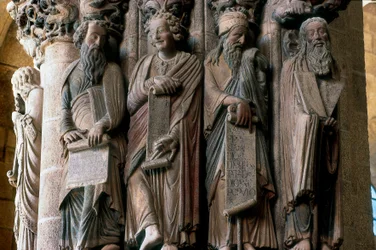 Pormenor do Pórtico da Glória: grupo de profetas (da direita para a esquerda Moisés, Isaías, Daniel e Jeremias). Realizado pelo Mestre Mateo (1188). Interior da Catedral de Santiago de Compostela, Santiago de Compostela