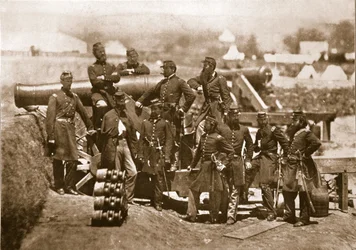 General Corcoran (extrema esquerda) e oficiais dos 69º Voluntários de Nova York, 1861-65