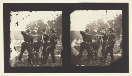 Sem título [soldados americanos posando com armas], 1850-1900.