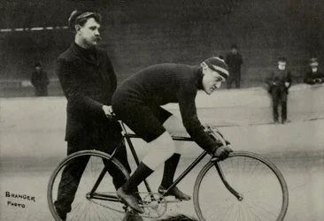 Retrato do ciclista americano Frank Kramer (1880)