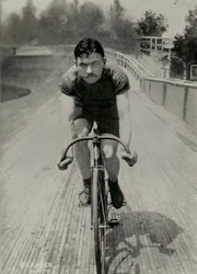 Retrato do ciclista francês François Poulain ( 1883 ,  ) (fotografia)