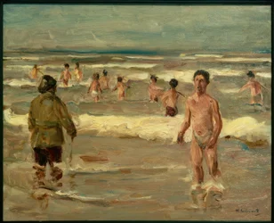 Banhando meninos no mar
