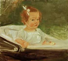 A neta no carrinho de bebê para a direita