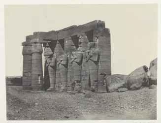Gournah, peristilo do túmulo de Osymandias (Ramesseum Occidental); Tebas, placa 59 do álbum "Egypte, Nubie, Palestine et Syrie" (1852)