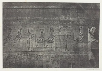Grande Templo de Denderah (Teutyres), esculturas da fachada posterior; Alto Egito, placa 20 do álbum "Egypte, Nubie, Palestine et Syrie" (1852)