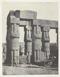 Luxor, Grupo de Colunas do Palácio; Tebas