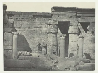 Medinet-Habu, Peristyle of the Palace of Ramses-Meiamun, Thebes, 184951, impresso em 1852.