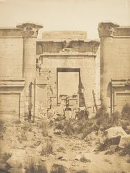 Propylaea of the Thutmoseum, em Medinet-habu Thebes, 1849-50.