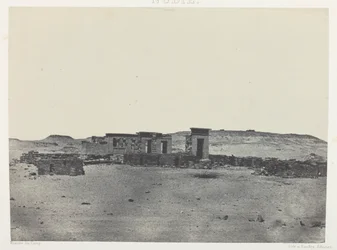 Templo e aldeia de Débôd, Parembole de l
