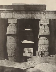 Tebas: Karnak, Pórtico do Templo de Khons,1850 (foto)