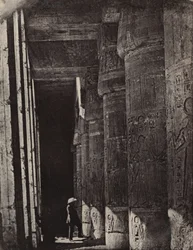 Tebas, Medinet Habu, galerias do palácio