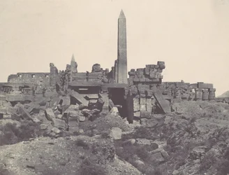 Tebas. Palácio de Karnak. Santuário de granito e salão hipostilo, 1850.