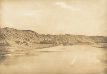 Vista tirada do sudeste de Philae - El-Bâb village, 1849-50.