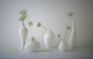 Natureza-morta com vasos brancos