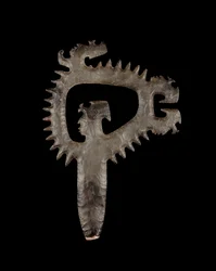Pederneira excêntrica com cabeças de K&39;awil, o deus da linhagem real, cAD 600-900 (pederneira)