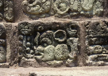 Glifo da cidade de Copan na Escadaria Hieroglífica, Período Clássico Atrasado (600-900) c.760 dC