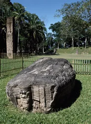 Altar Zoomórfico G e pedra E