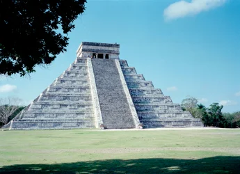Civilização pré-colombiana: vista do site de Chichen Itza na região de Yucatan. Civilização Maia, período clássico e renascimento Maia, 750-1200 d.C. México