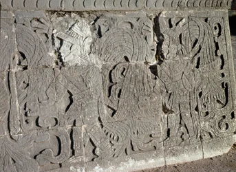 O grande campo de futebol (750-1200)
