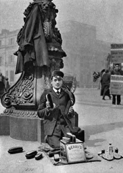 A bootblack, Londres, 1926-1927