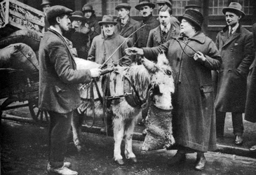 Uma mulher de chicote, Covent Garden, Londres, 1926-1927.