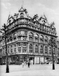 Edifício da costa que abriga o escritório da Thames Conservancy, 1926-1927.
