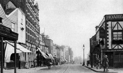 A rua principal, Highgate Village, Londres, 1926-1927.