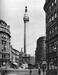 O monumento ao grande incêndio, Londres, 1926-1927.