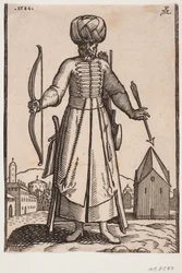 Vista frontal, soldado de turbante com braços estendidos, de pé em uma praça aberta em uma cidade; na mão segura um arco, na v. uma flecha; atrás de l. ombro uma aljava, por h. lado um sabre