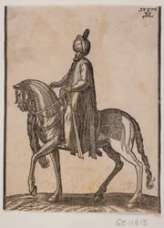 Homem mais velho montado, com porrete ao lado, perfil para a esquerda; sob o pescoço do cavalo, um rabo de cavalo ou rabo de boi está pendurado como um sinal de status digno do homem